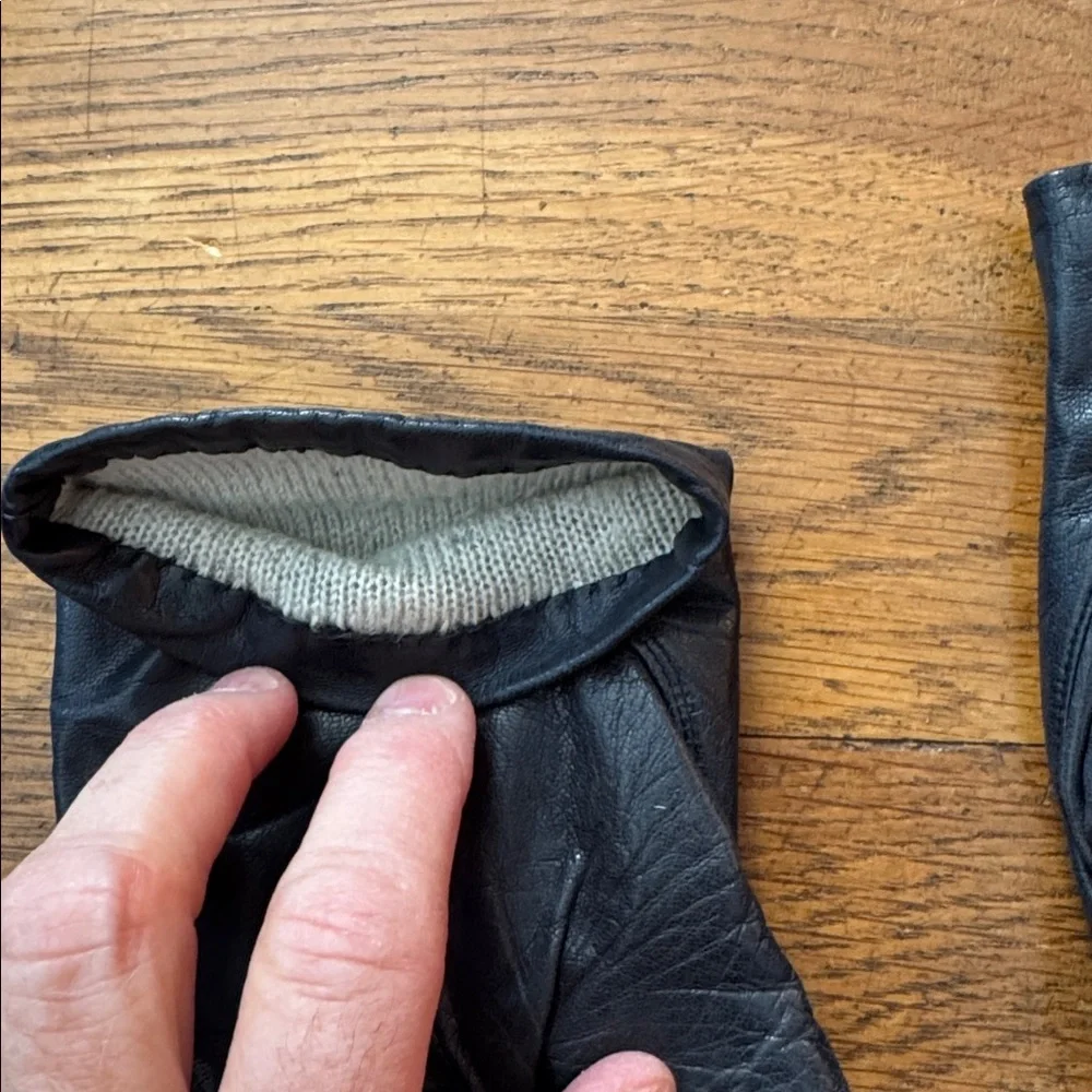 🧤Women’s black leather vintage gloves. Size S.